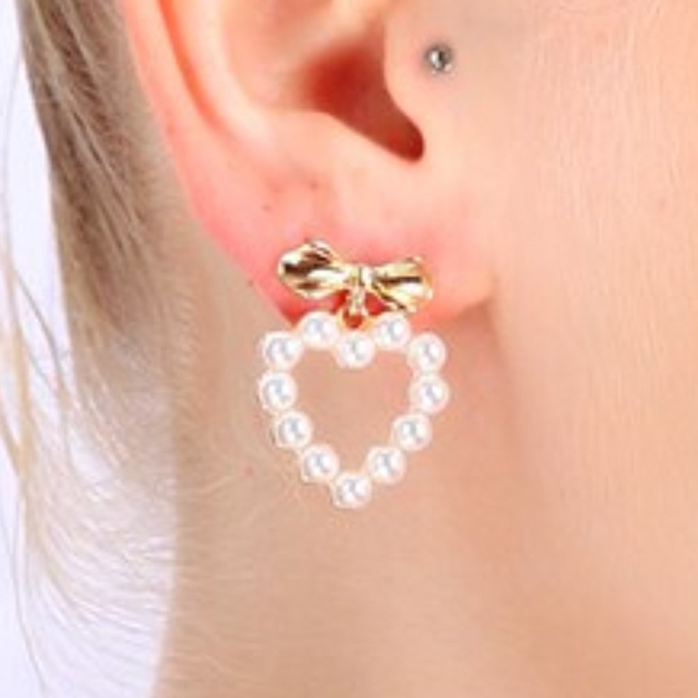 Chic Gold Pearl Heart Earrings - Picture 1 of 4